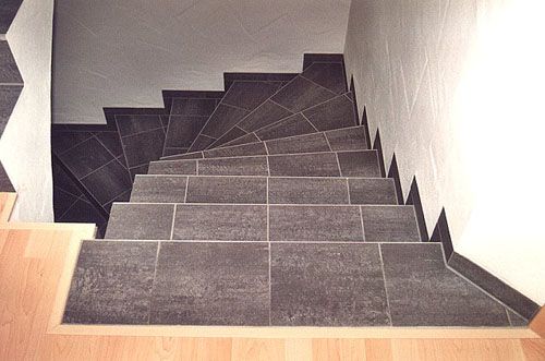 Пример отделки лестницы плиткой